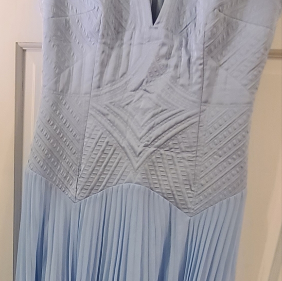 Karen Millen Quilt Satin and Pleat Deep V Midi Dress BLUE - Picture 12 of 12